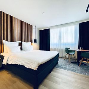 Zimmer mit Kingsize-Bett